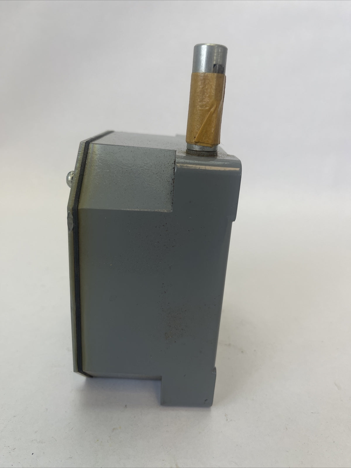 CUTLER HAMMER 10316H178A2 ROTATING SHAFT LIMIT SWITCH NEMA 1 R.H. SHAFT EXT.
