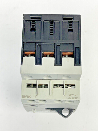 SIEMENS - 3RV1011-0GA10 & 3RV1901-1E-CIRCUIT BREAKER W/ SWITCH TRANSVERSE