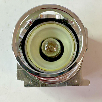 EATON 10250ED1197 ILLUMINATED PUSH BUTTON 120V SER.B2 W/GUARD ATTACHMENT