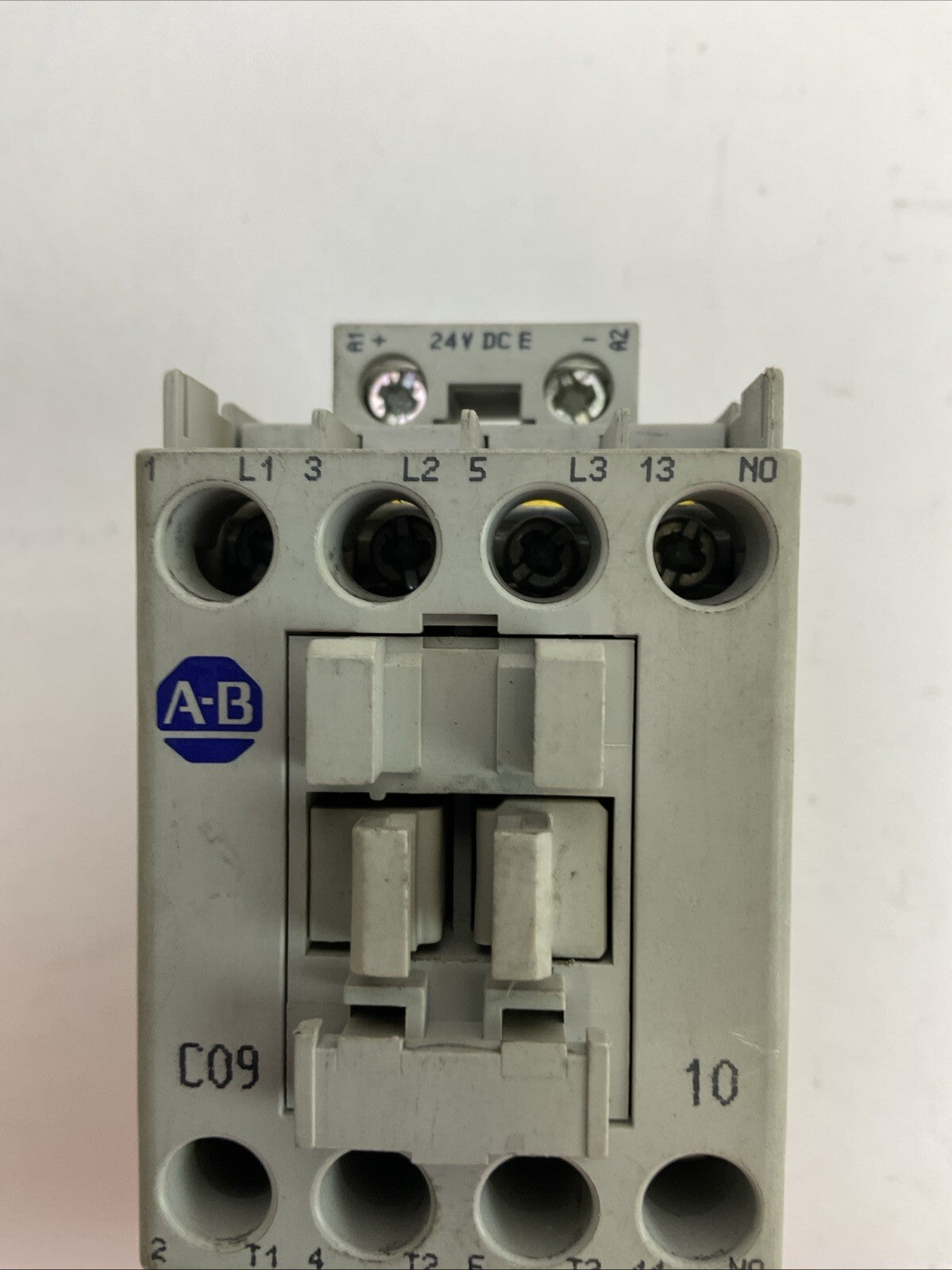 ALLEN BRADLEY STARTER (100-C09E*10 COIL 24VDC + 193-EA1CB 0.32-1.0A)