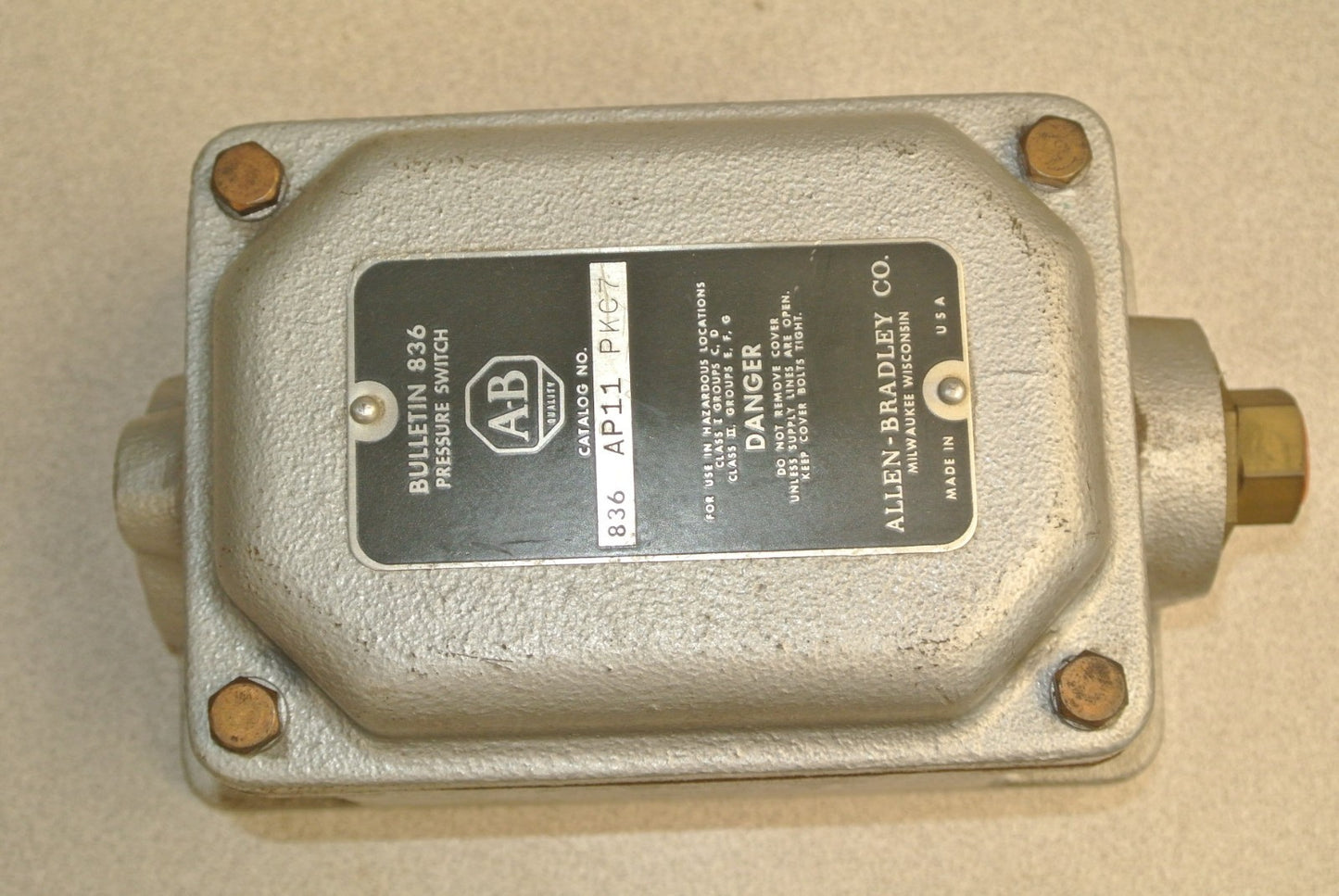 ALLEN-BRADLEY 836 AP11 PKC7 PRESSURE SWITCH  - NEW SURPLUS