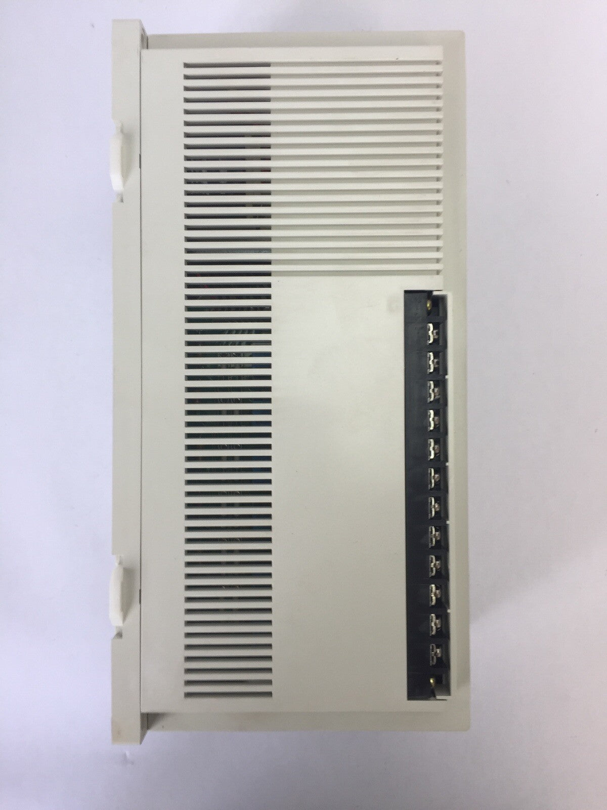 ALLEN BRADLEY 1745-E103 SLC 100 PROGRAMMABLE CONTROLLER  LINE VOLTAGE 100/200VAC