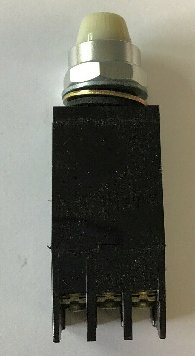 SQUARE D 9001 JTI SERIES B PILOT LIGHT 120V 50/60HZ
