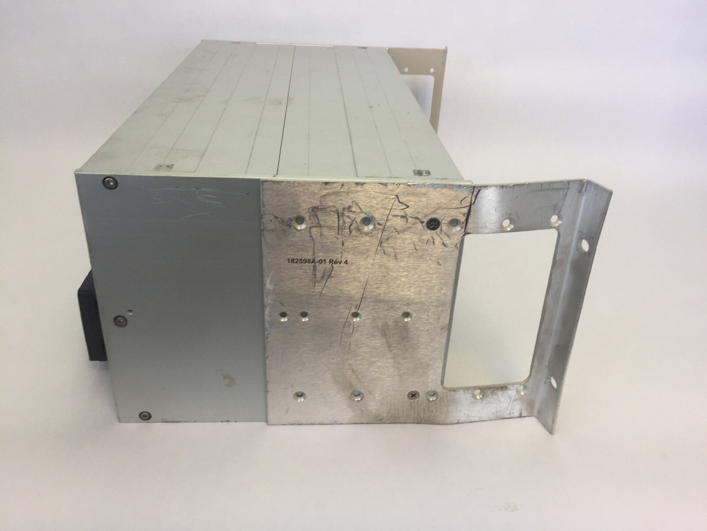 NATIONAL INSTRUMENTS SCXI-1001 12 SOLT CHASSIS 100/120/220/240VAC 1.25A/0.70A W/