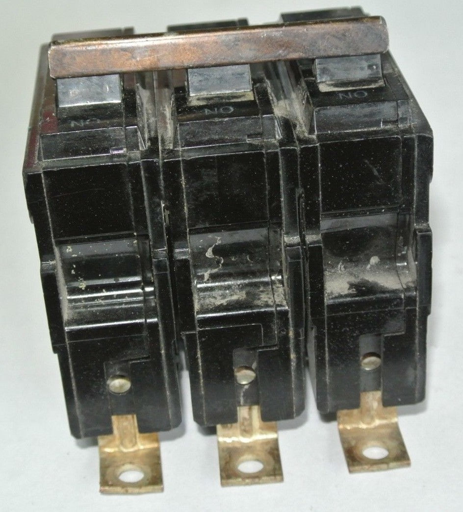 GENERAL ELECTRIC 3-POLE CIRCUIT BREAKER 40A - COMMON-TRIP
