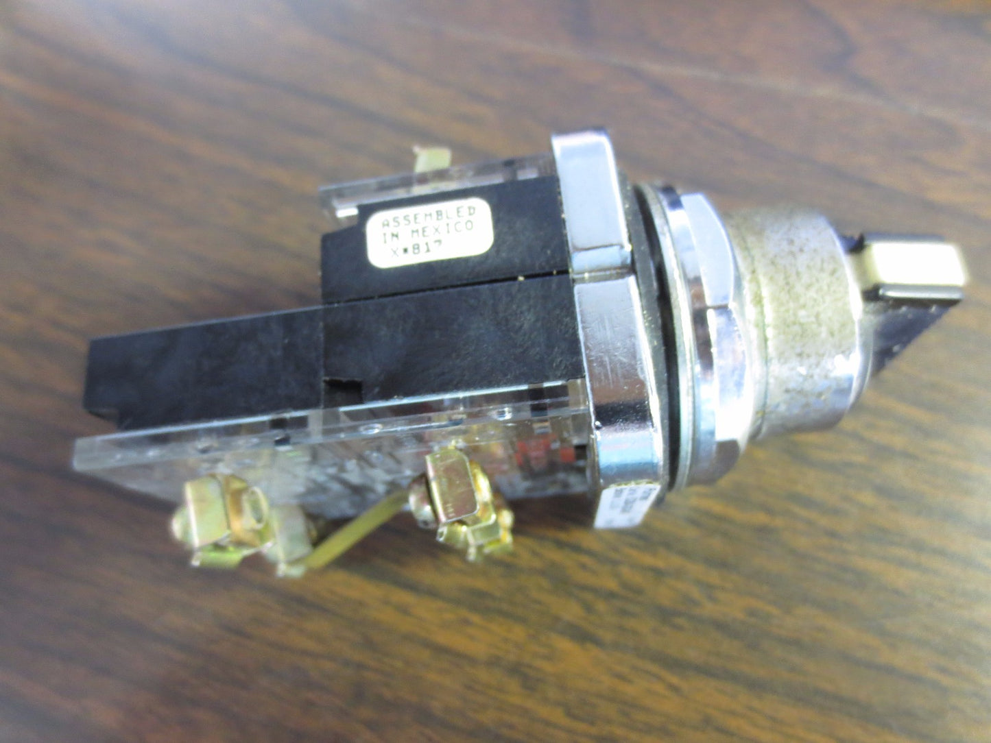 FURNAS 52SA2GAB Ser. F - THREE-POSITION SWITCH, CENTER OFF  + 52BAJ