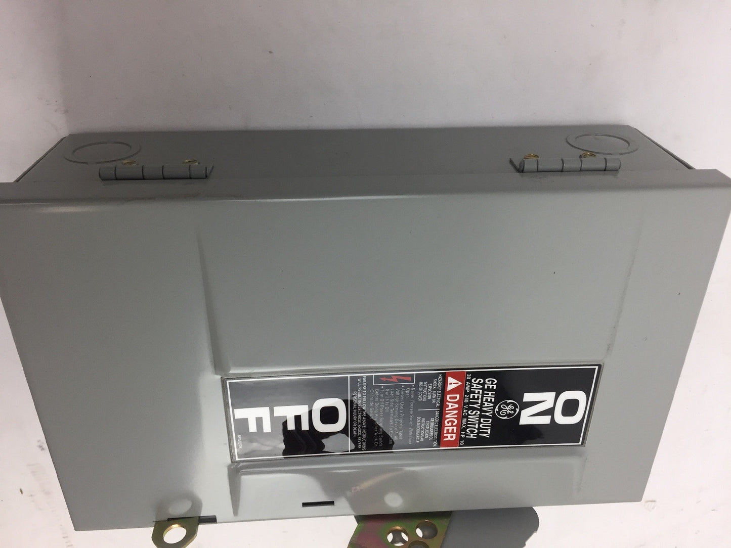 GE THN3321 SAFETY SWITCH HEAVY DUTY INDOOR NON FUSIBLE 3 POLES 240VAC 250VDC 30A