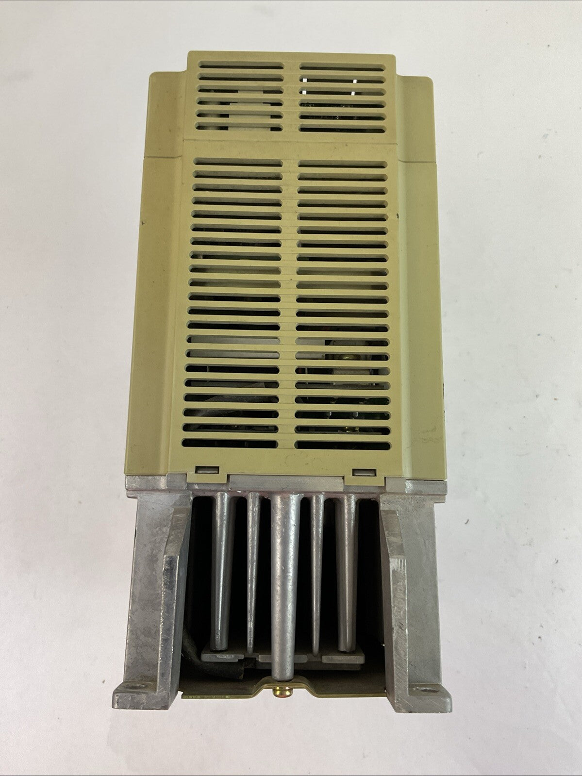 YASKAWA SGDB-10ADG SERVOPACK OUTPUT 0-230VAC 7.1A INPUT 200-230VAC 8.0 SERVO AMP