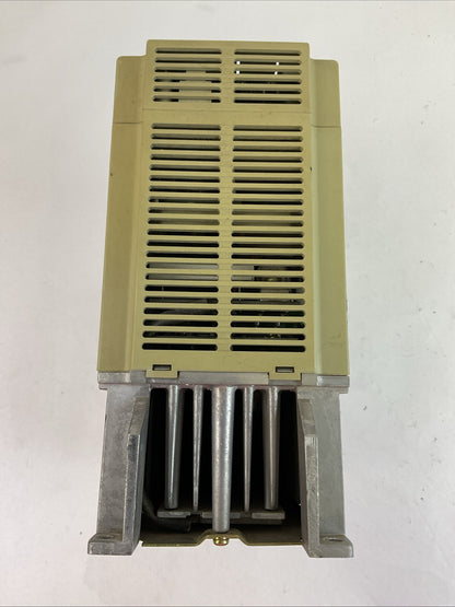 YASKAWA SGDB-10ADG SERVOPACK OUTPUT 0-230VAC 7.1A INPUT 200-230VAC 8.0 SERVO AMP