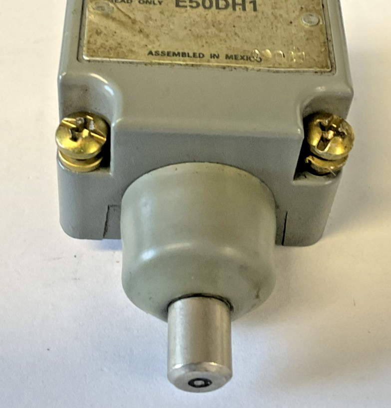 EATON E50DH1 LIMIT SWITCH SIDE PIN PLUNGER SER.A1