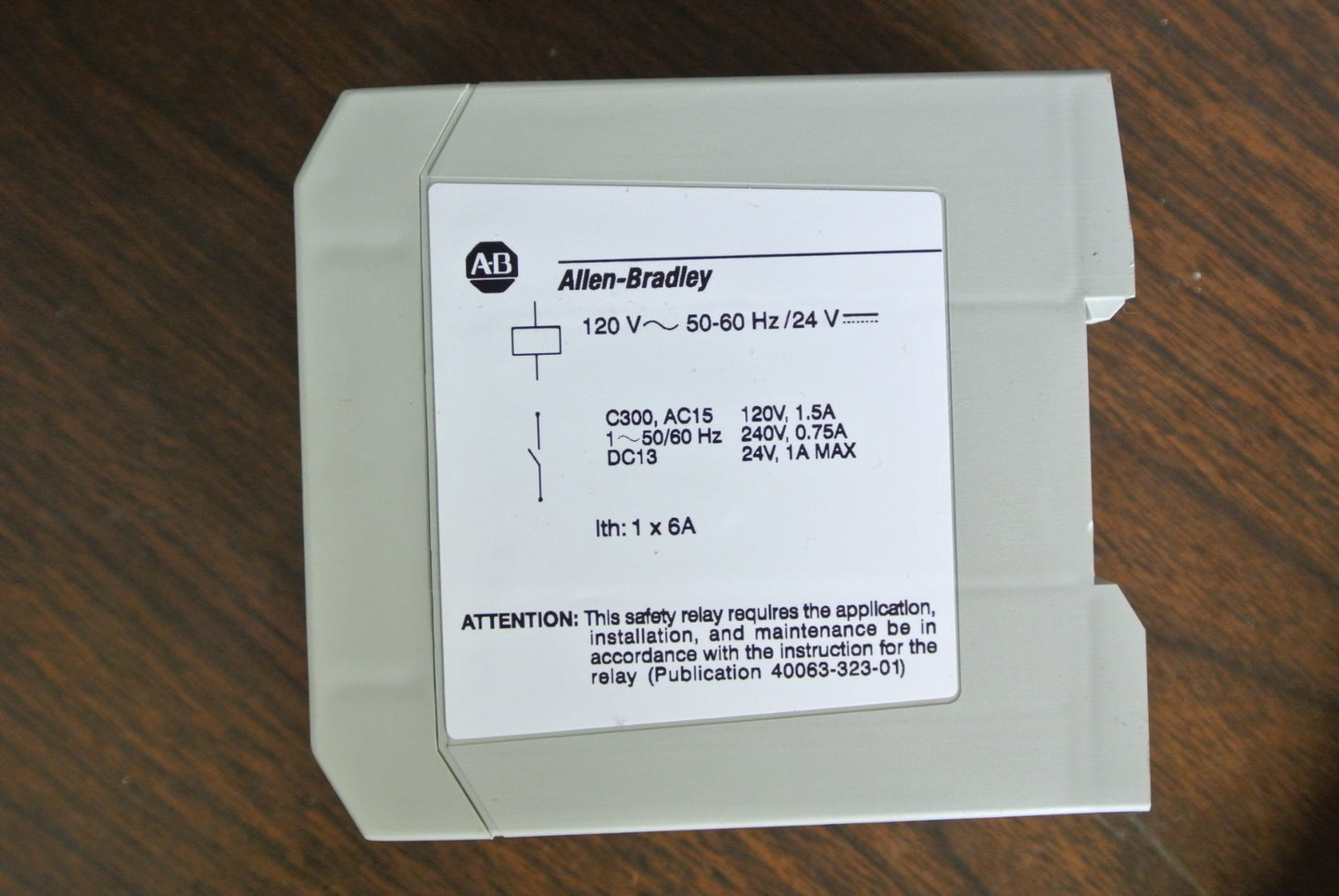 ALLEN-BRADLEY 700-ZBR100AZ1 Ser. A SAFETY RELAY 120V / 24V - NEW SURPLUS