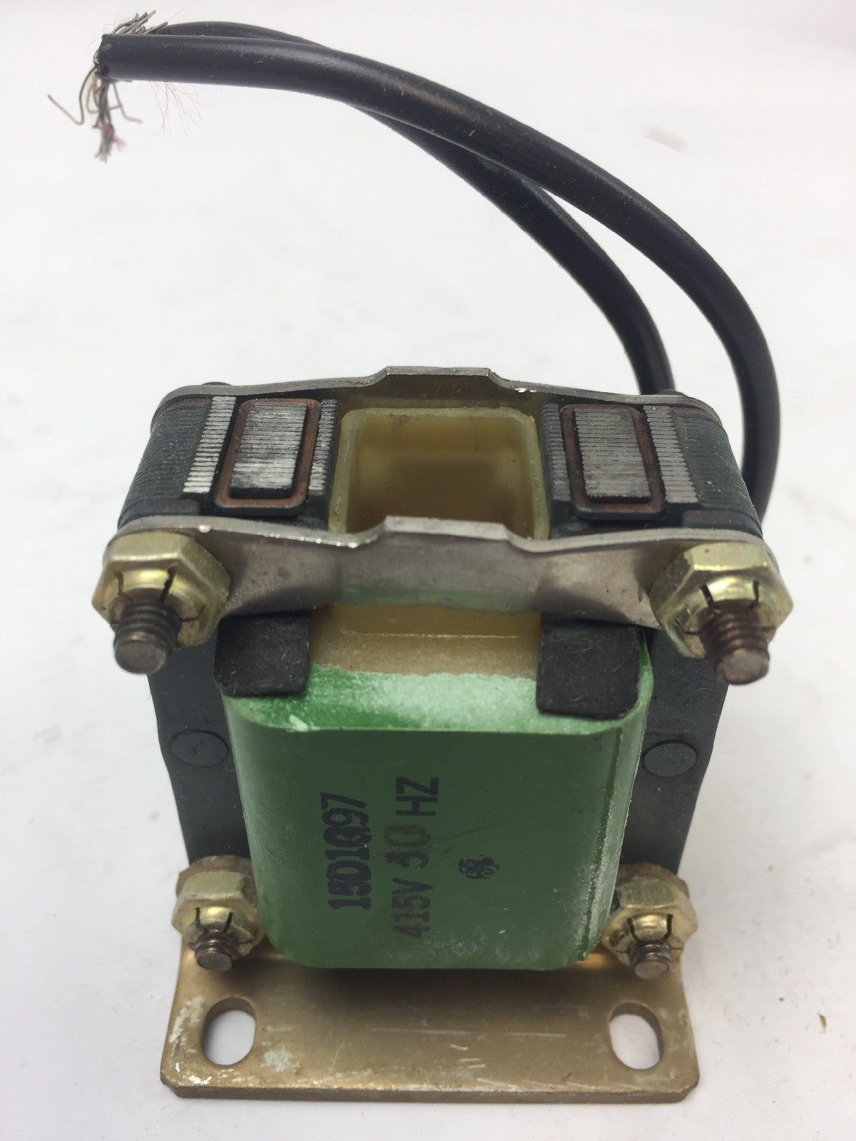 GE CR9500A100A100A SOLENOID 415V 50HZ PULL TYPE END MTG * NO PLUNGER *