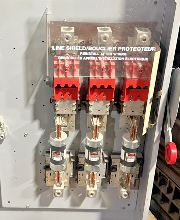 CUTLER HAMMER DH325FGK DISCONNECT SWITCH 400A 3PH 240V NEMA 1 FUSIBLE TYPE1