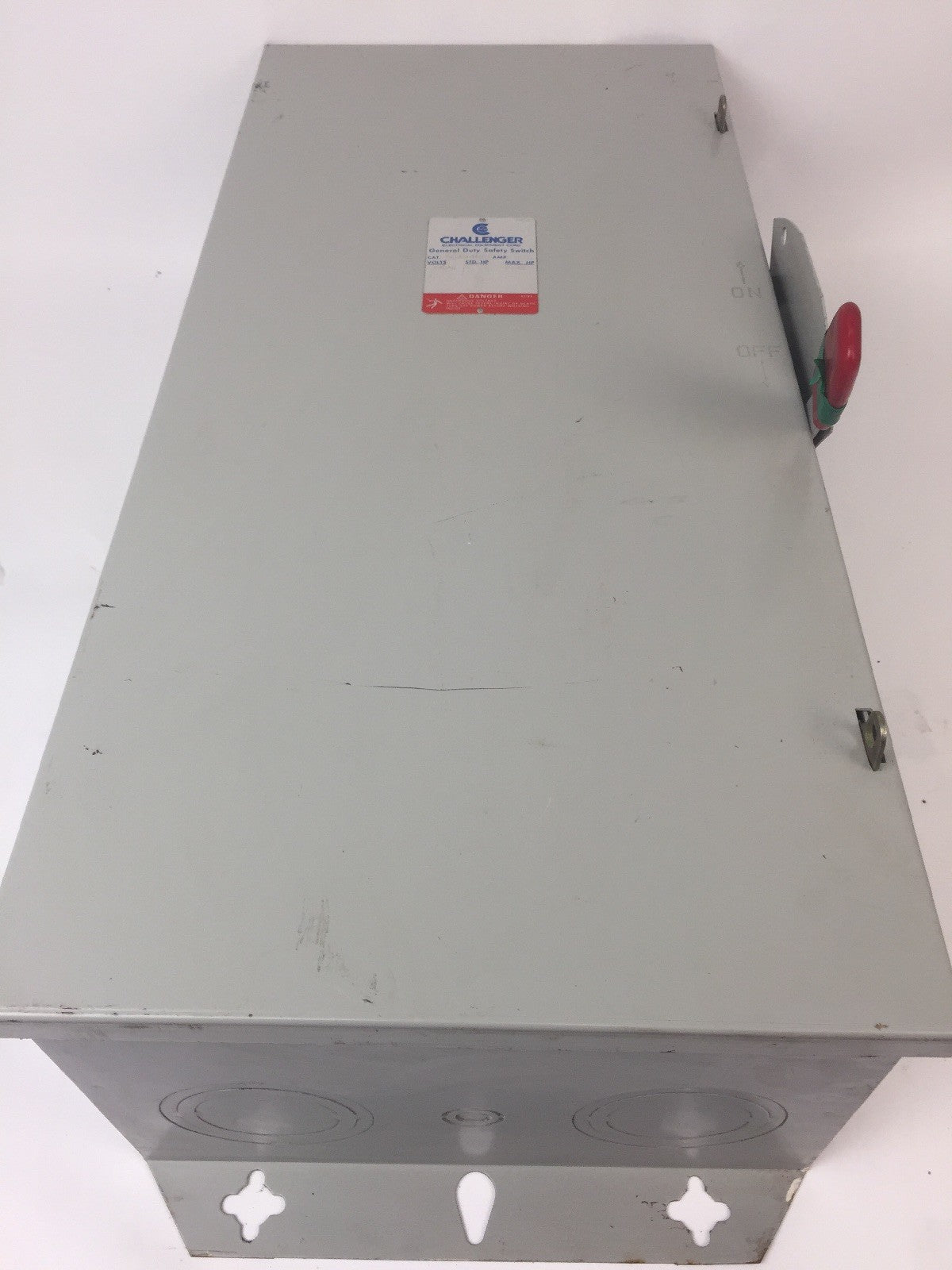 CHALLENGER GD324NFC 200 AMP 240 VAC 3 POLES TYPE 1 NON FUSIBLE GENERAL DUTY