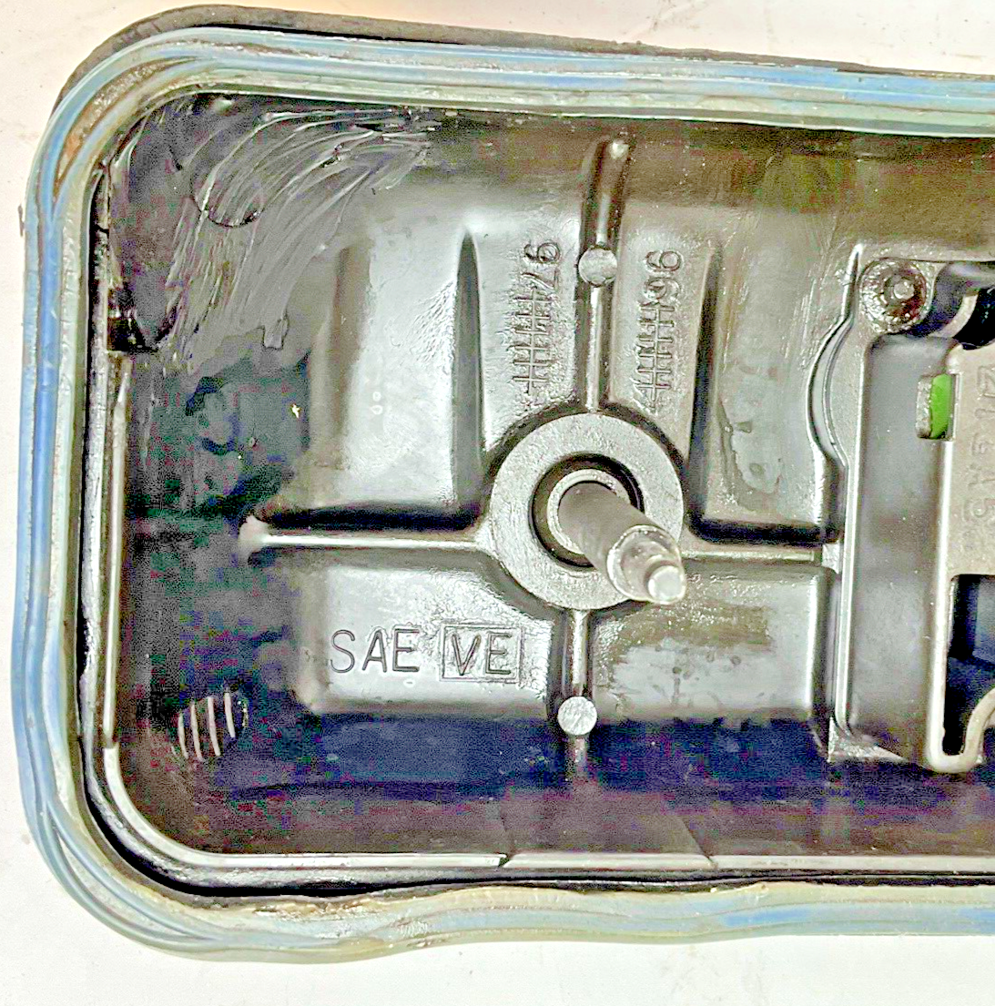 GM 12554256/12554257 VORTEC V6 VALVE COVER