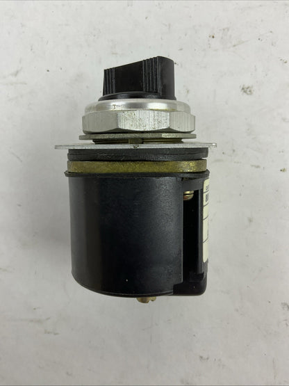ALLEN BRADLEY 800T-U19 SER Q 300V AC/DC 2WATT SELECTOR SWITCH