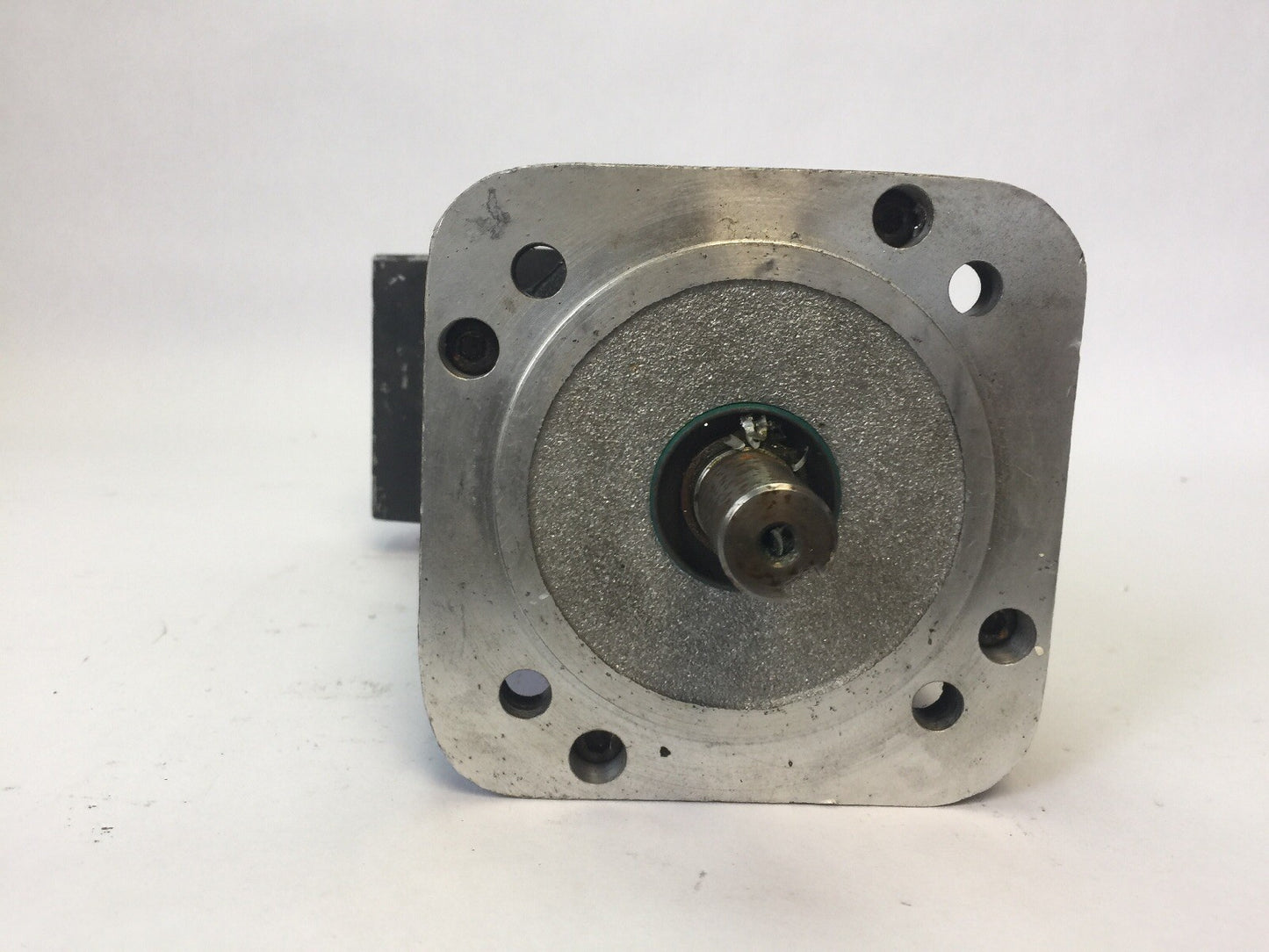 ALLEN BRADLEY 1326AB-B410G-M2L SERVO MOTOR 5000 RPM 2.44AMPS SERIES B 460V 3 PH