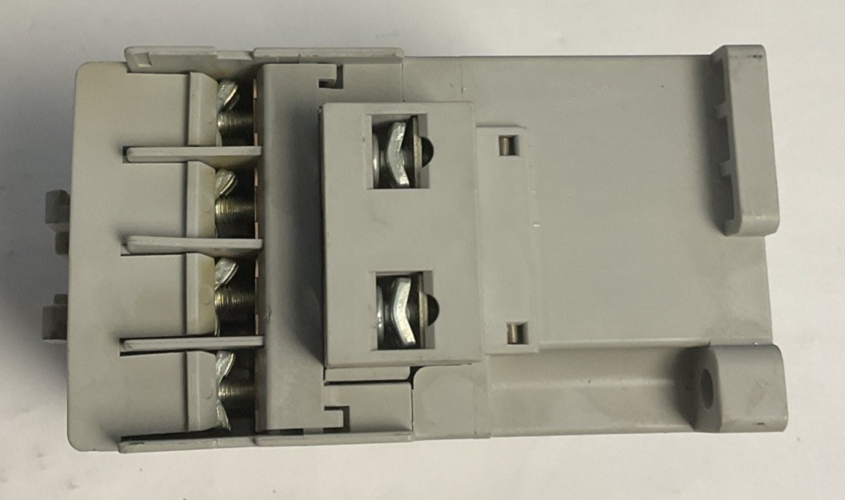 ALLEN BRADLEY 100-C23*400 CONTACTOR SER.C 600VAC 32A