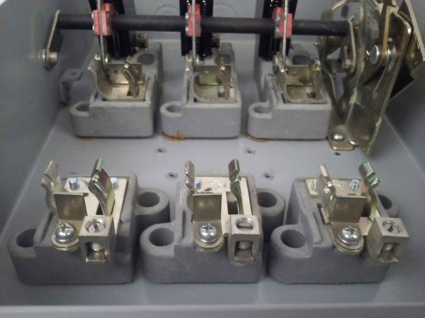 FPE 1336R FUSIBLE SAFETY SWITCH 3P, 30A, 600VAC, 3 WIRE, 3 BLADES, 20HP