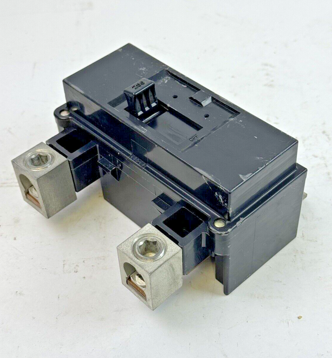 SQUARE D QOM2200VH  MAIN CIRCUIT BREAKER  2P  200A  240VAC