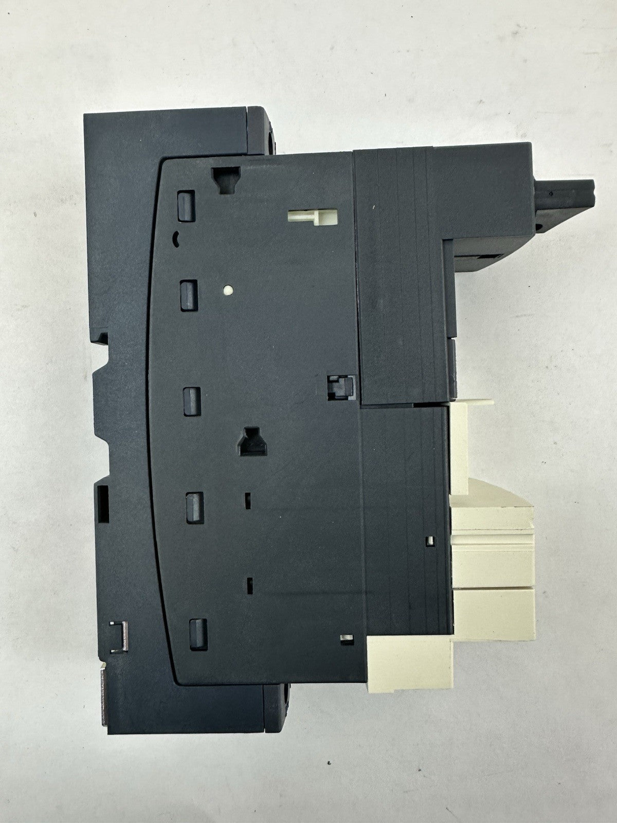 SCHNEIDER ELECTRIC LUB12 POWER BASE TESYS U 12A 3-POLE 600VAC 036277