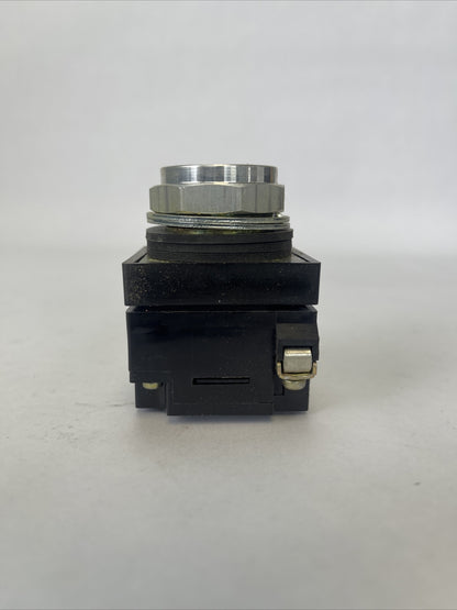 SYLVANIA CLARK BUL. 100T PBLT40 ILLUMINATED PUSHBUTTON 480V 50/60HZ