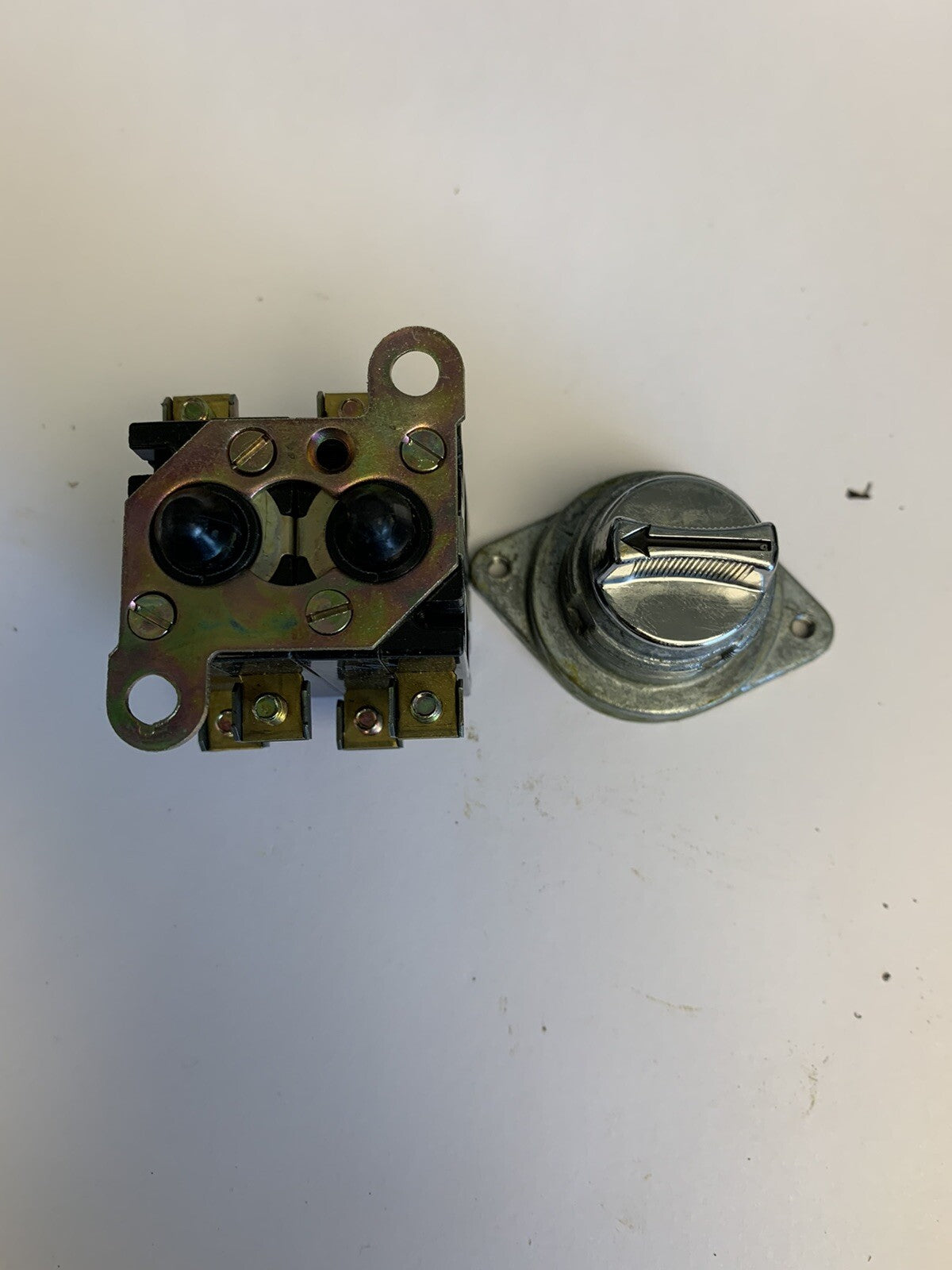 General Electric Heavy-Duty Oiltight Selector Switch CR2940UB203C