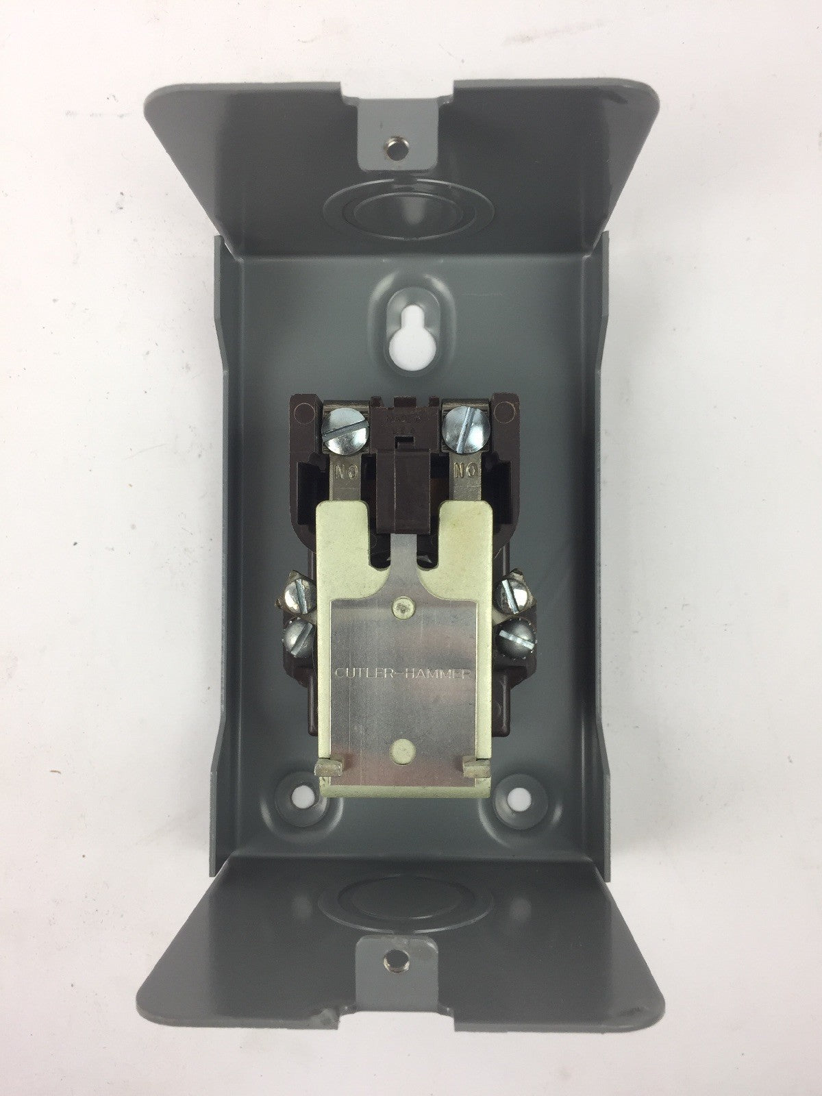 CUTLER HAMMER 9575H2450 TYPE AA RELAY COIL 110/120 V 50/60 CY 16 AMP 600 V MAX