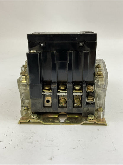 SQUARE D 8536SBG2 SIZE 0 STARTER 600VAC 5HP B3.70 HEATERS 31041-400-42 COIL 120V