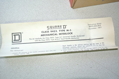 SQUARE D 9423 M-5 - DOOR CLOSING  MECHANISM MECHANICAL INTERLOCK - NEW SURPLUS