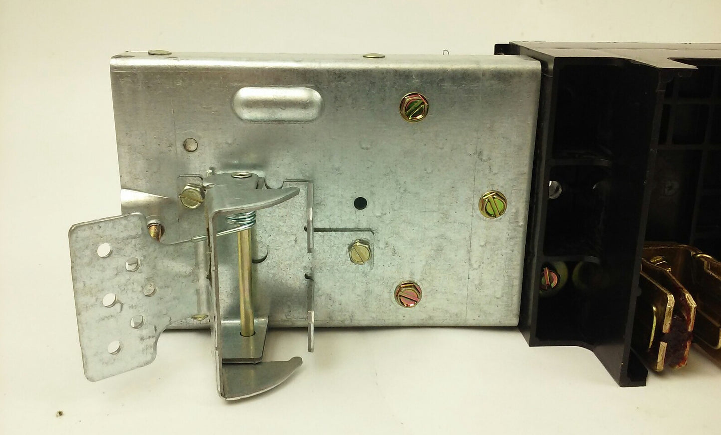 GE SPECTRA SERIES AMC6EB CIRCUIT BREAKER MODULE, 300A, 600V, 6P, USED