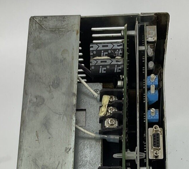 ALLEN BRADELY 2098-DSD-HV030-SE SERVO DRIVE SER.B  3PH FIRM. V1.53 ***PARTS***