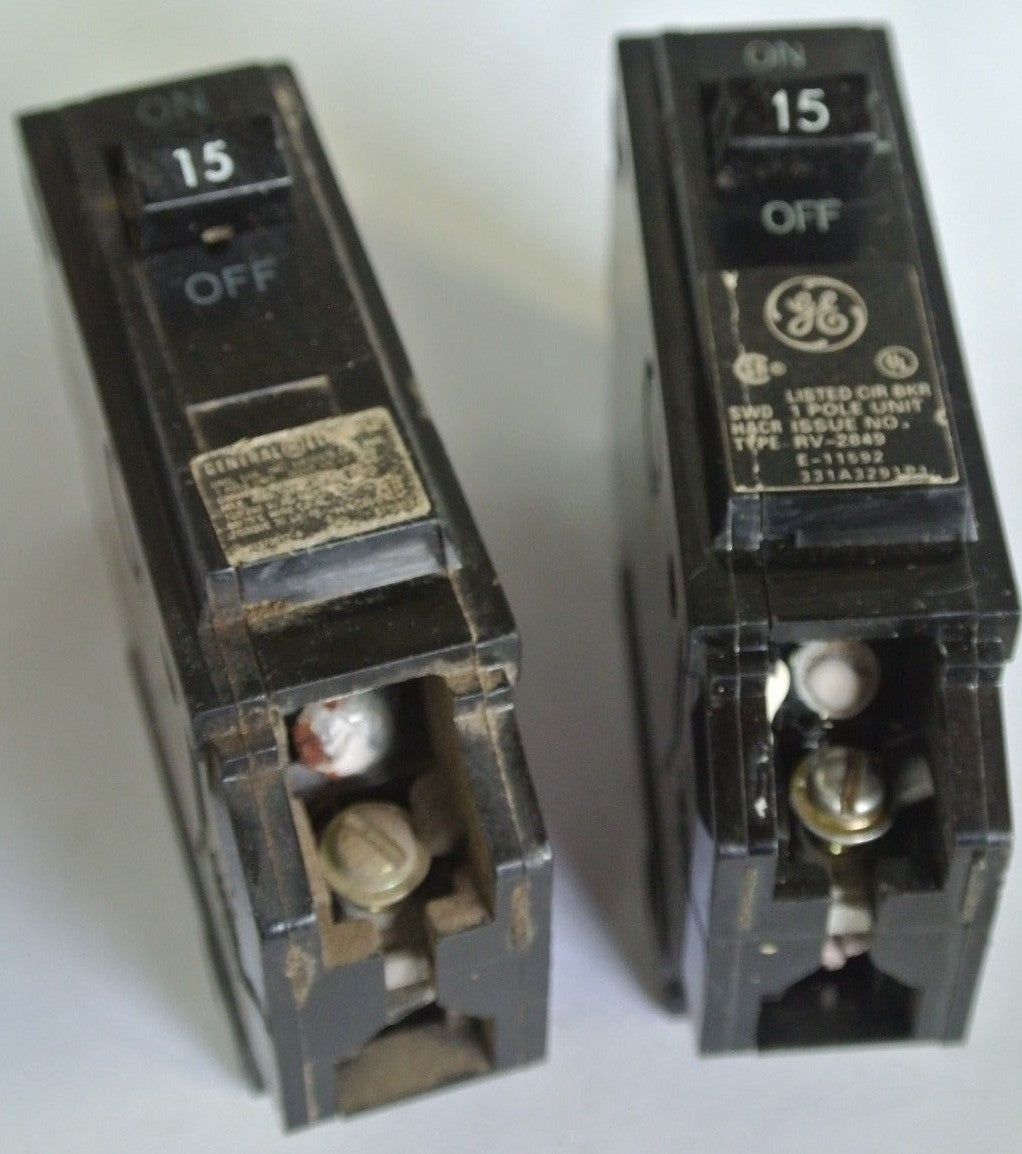 GENERAL ELECTRIC CIRCUIT BREAKERS 15A, SINGLE-POLE - LOT of 2
