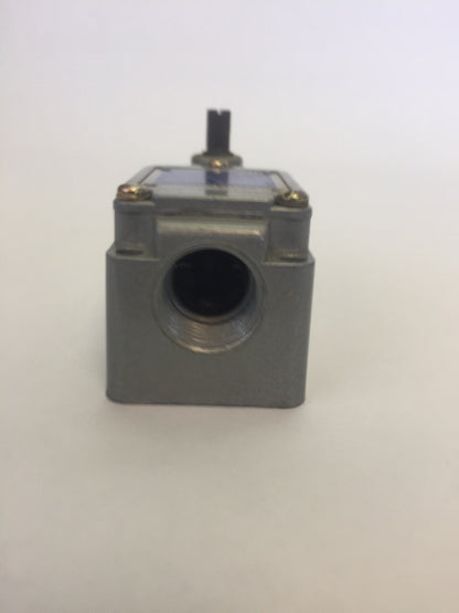 MICRO SWITCH A DIVISION OF HONEYWELL 1LS212 LIMIT SWITCH