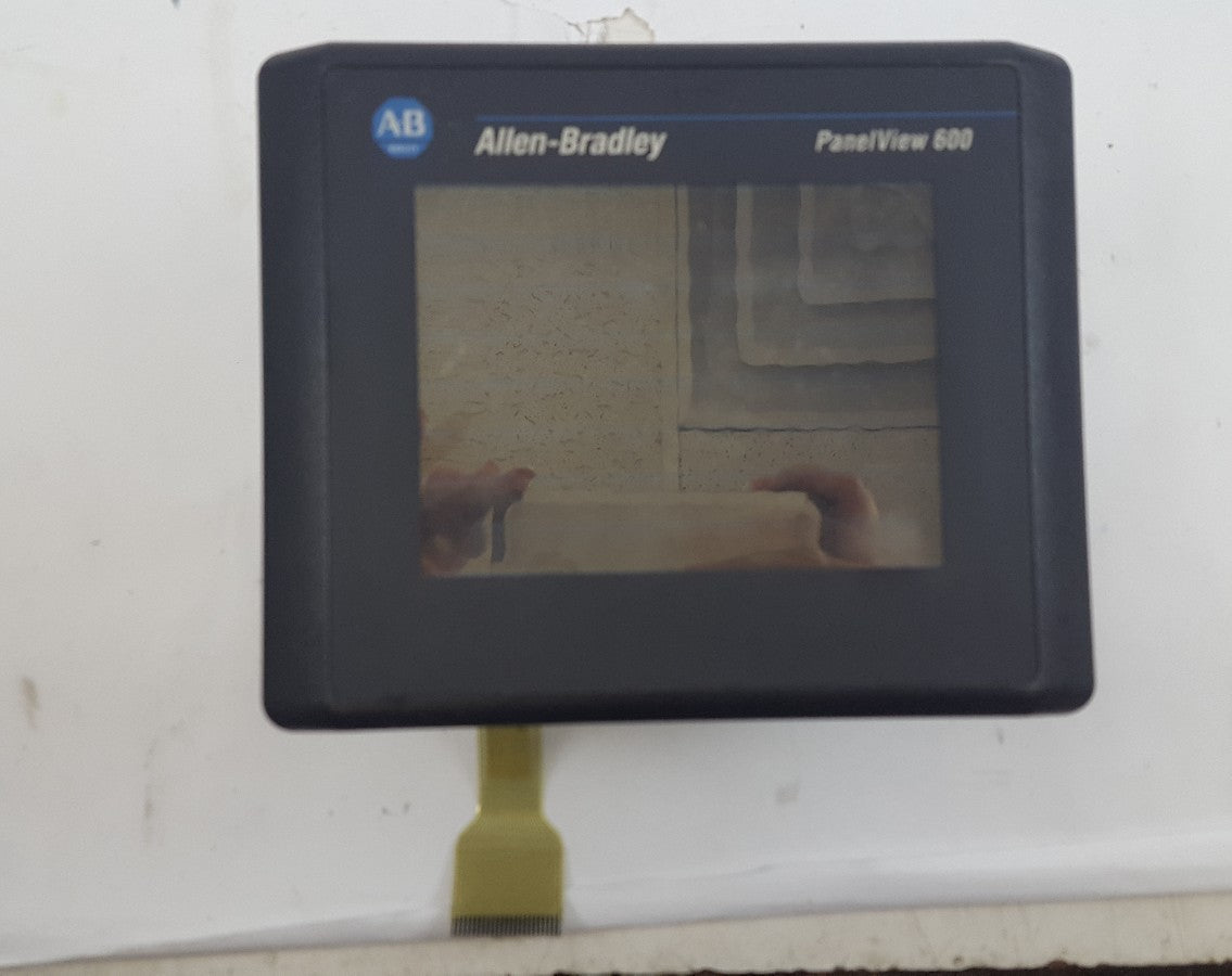 Allen Bradley Panelview 600 2711-T6C20L1 SER B 4.46 color touchscreen ethernet