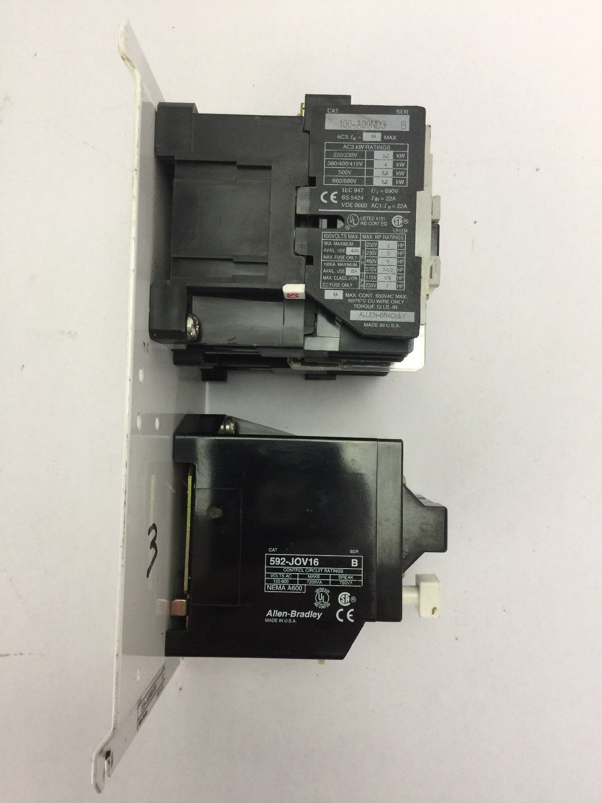 ALLEN BRADLEY 105-A09NDJ0V REVERSING STARTER 100-A09ND3 600VAC 9A 592-J0V16 W33