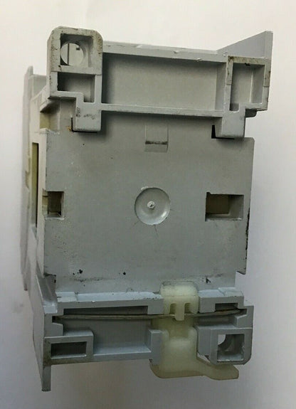 ALLEN BRADLEY 100-C12D*400 CONTACTOR SER,A 690V 32A 600VAC COIL 24VDC