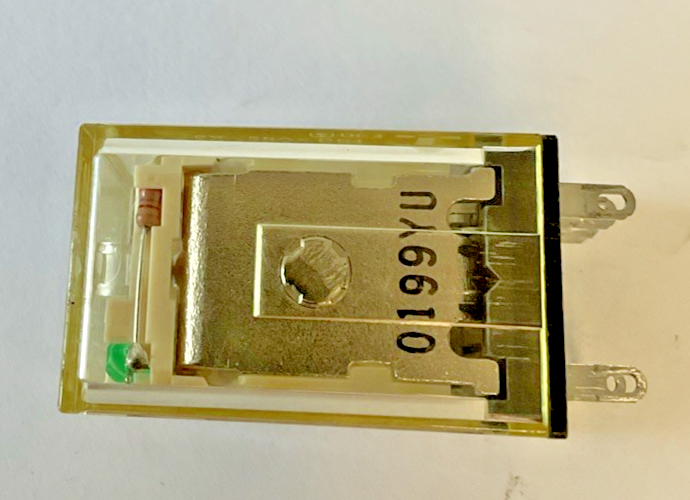 OMRON MY2N-D2 RELAY 24VDC 250VAC ***LOTOF4***