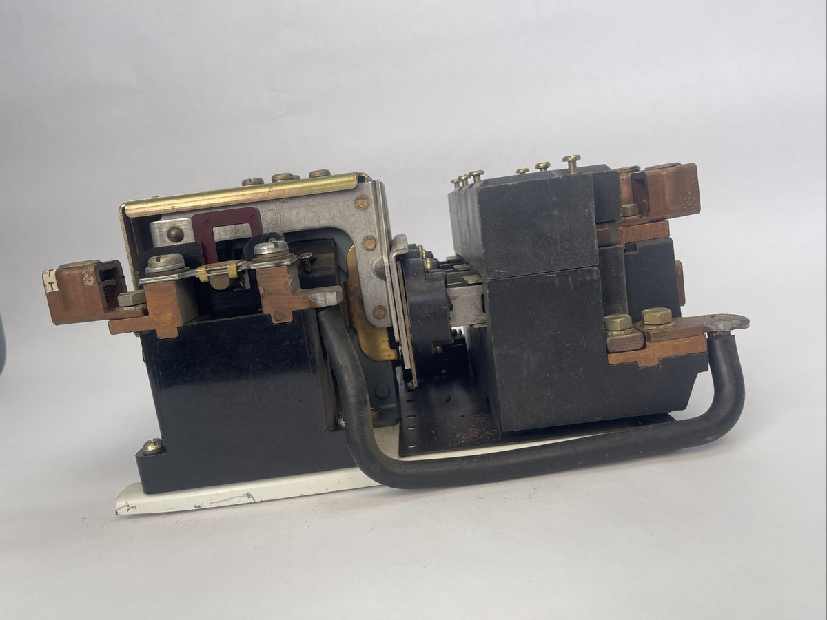 SQUARE D 8536 F01 SIZE 4 STARTER SER C 600VAC 100HP COIL 120V 60HZ HEATER CC121