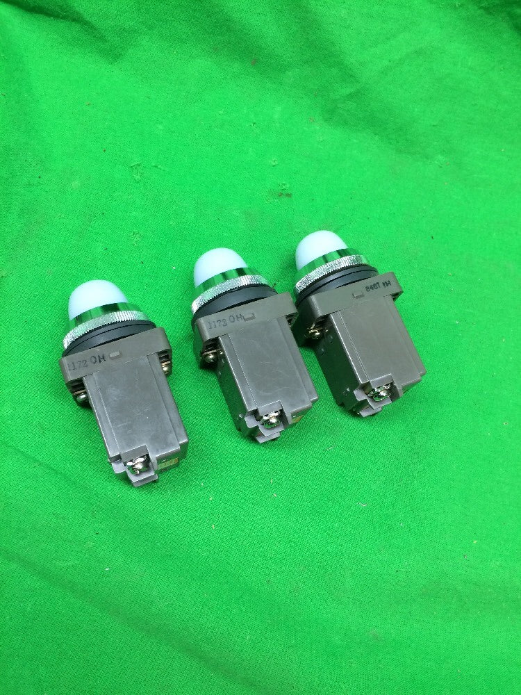 *LOT OF 3* IDEC WHITE CAP INDICATOR LIGHT APN 200/220V