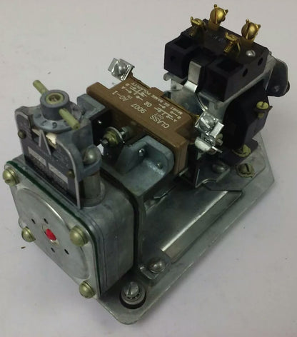 SQ. D CLASS 9050 TYPE RO-12E SER.A, AC PNEUMATIC TIMING RELAY, 120V,60HZ,15A,NEW