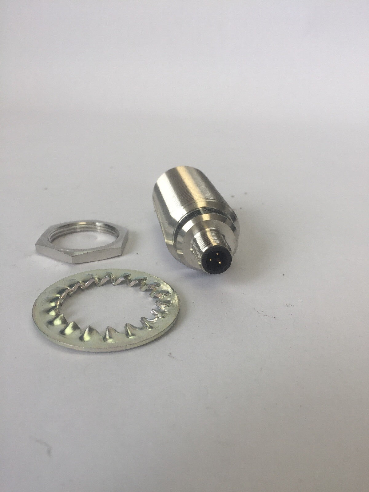 IFM EFECTOR 110340 INDUCTIVE SENSOR IIK2015BABOZ/SL/LS 20-250V AC/DC (LOT OF 2)