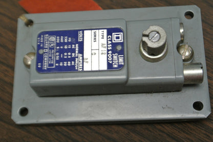 SQUARE D 9007 AF-12 Ser. C LIMIT SWITCH 600VAC/DC / 1 N.O. / 1 N.C.  NEW SURPLUS