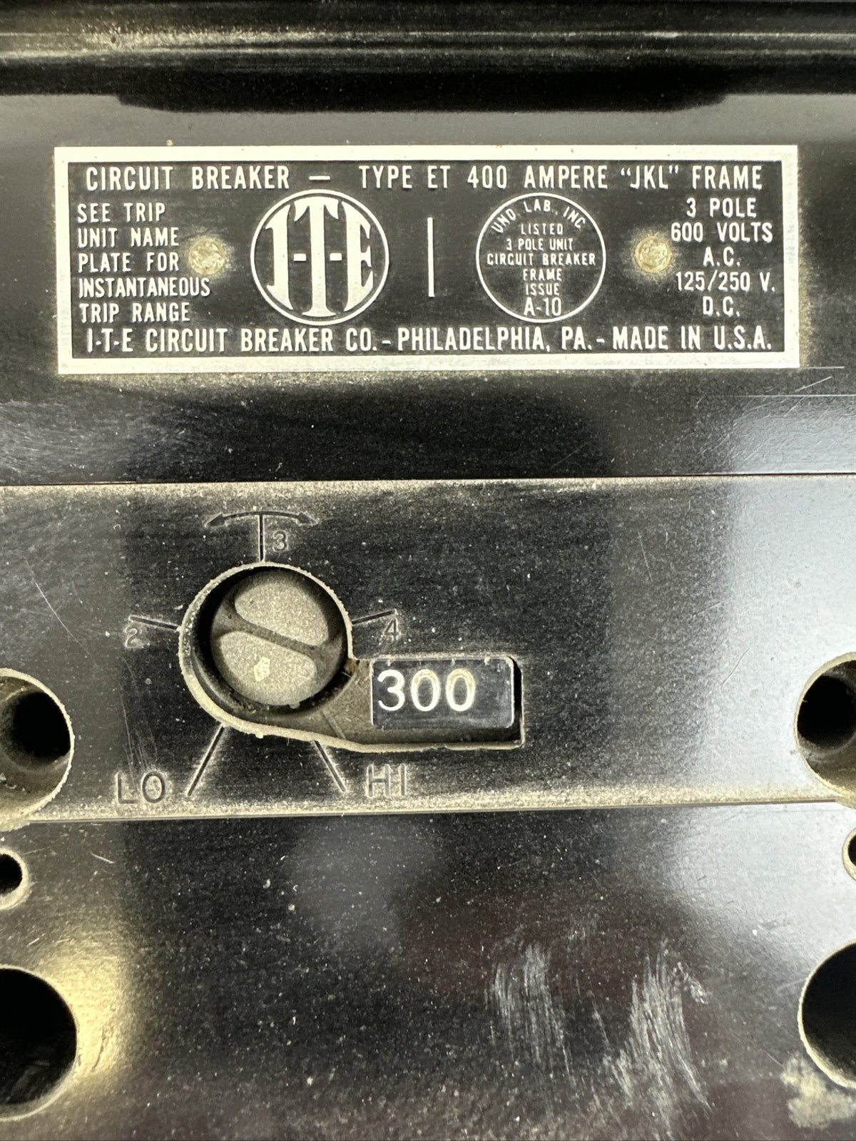 ITE ET5745 400A CIRCUIT BREAKER FRAME 125/250VDC 600VAC 3POLE W/ 300A TRIP UNIT