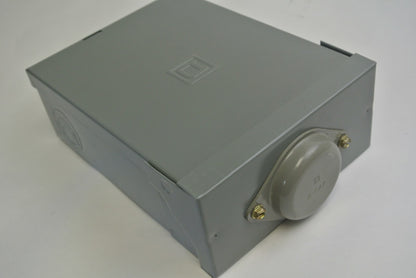 SQUARE D FS-260RB ENCLOSED FUSIBLE PULLOUT, RAINPROOF 120/240VAC 60A NEW SURPLUS