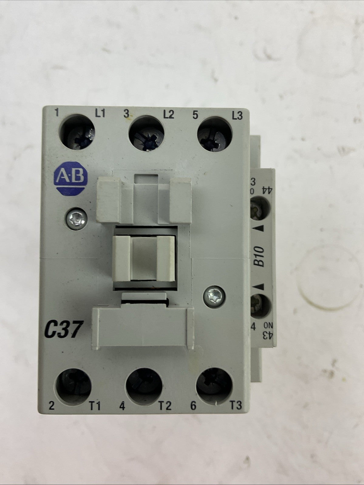 ALLEN BRADLEY 100-C37D*00 SER C CONTACTOR 600VAC 60A 3PH 30HP 24VDC COIL
