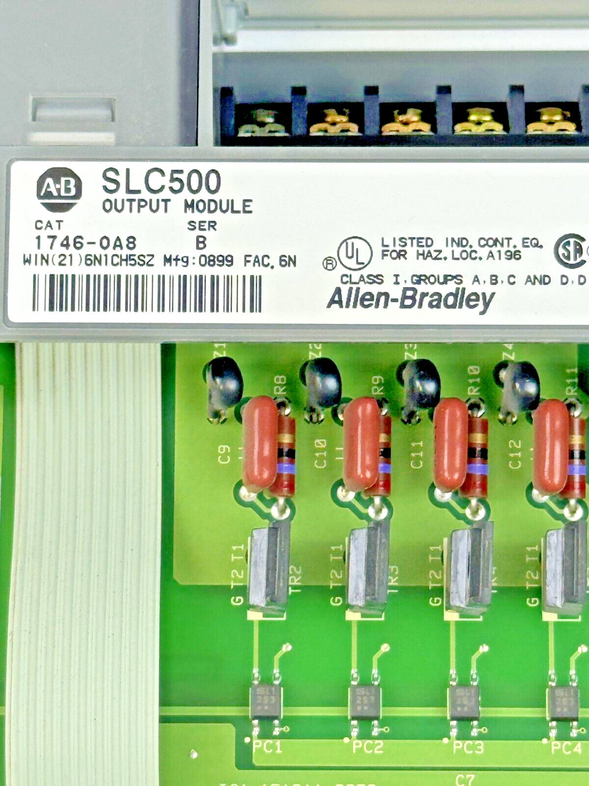ALLEN-BRADLEY - 1746-OA8 SER. B - SLC OUTPUT MODULE - 1746-0A8