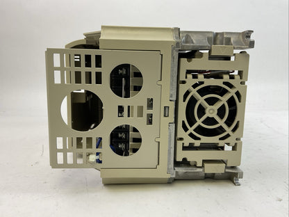 YASKAWA CIMR-E7U42P2 AC VARISPEED E7 DRIVE OUTPUT 3PH 0-480VAC 5.3A 4.0kVA INPUT