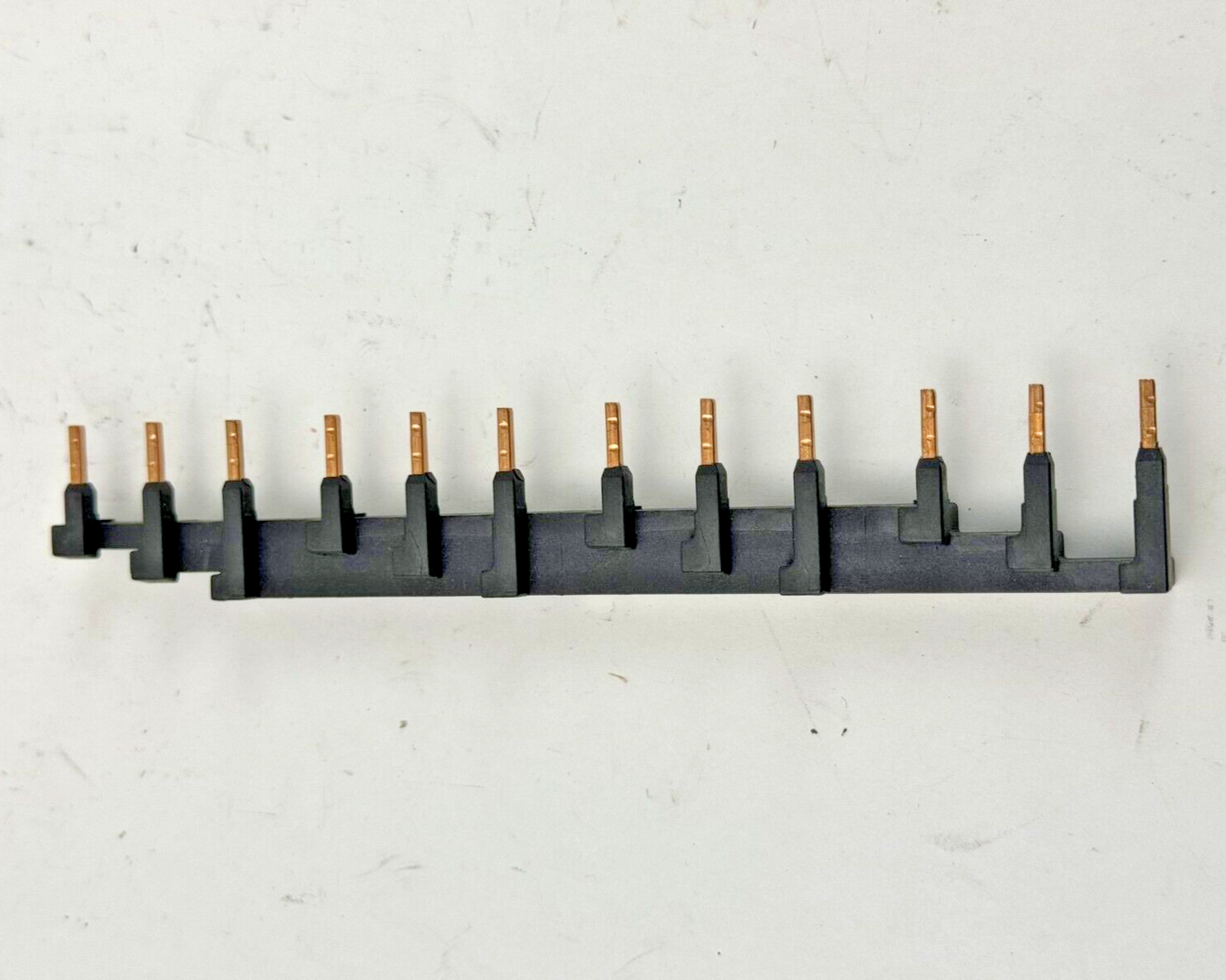 ALLEN-BRADLEY 140M-C-W454N SER. A  E - COMPACT BUS BAR - 600 VAC MAX