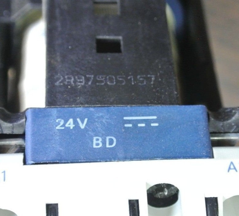 TELEMECANIQUE LP1 D3210BD - CONTACTOR  24VDC, 15kW/400V, 20HP/460V - NEW SURPLUS
